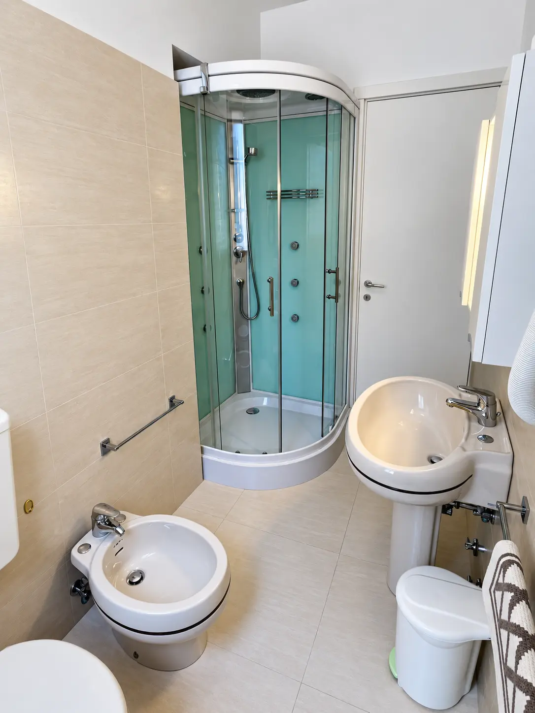 Secondo bagno con box doccia idromassaggio